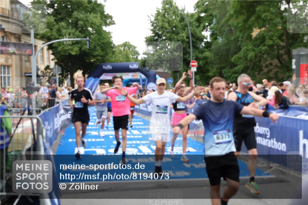 29.06.2025 - hella hamburg halbmarathon Zöllner http://msf.ph/oto/8194073 29.06.2025 10:45:22 Ziel 2188, 2367, 2470, 3186, 5706, 6054, 9105, 10064, 11469, 12783, 15563, 15636, 15741, 15760, 16513, 17499 meine-sportfotos.de