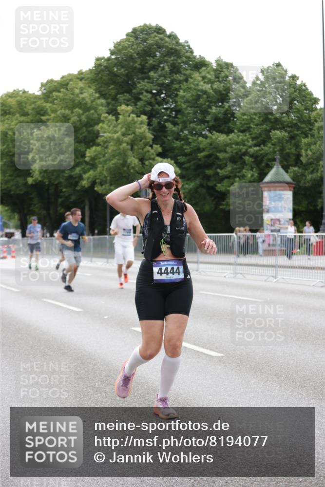 29.06.2025 - hella hamburg halbmarathon Jannik Wohlers http://msf.ph/oto/8194077 29.06.2025 10:24:29 Lombardsbrücke 1740, 2108, 2249, 3099, 4008, 4010, 4444, 5126, 9573, 11400, 11816, 11817, 14898, 15124, 15942, 17185, 17535, 17954, 18194, 18198 meine-sportfotos.de