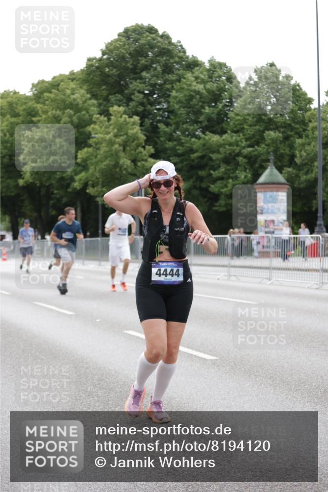 29.06.2025 - hella hamburg halbmarathon Jannik Wohlers http://msf.ph/oto/8194120 29.06.2025 10:24:29 Lombardsbrücke 1740, 2108, 2249, 3099, 4008, 4010, 4444, 5126, 9573, 11400, 11816, 11817, 14898, 15124, 15942, 17185, 17535, 17954, 18194, 18198 meine-sportfotos.de