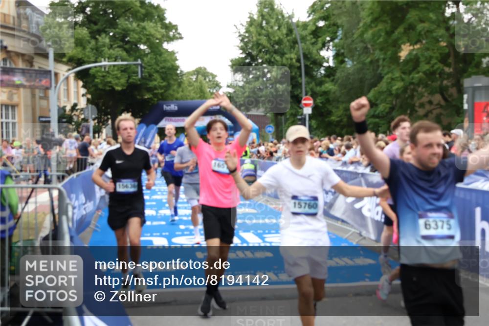 29.06.2025 - hella hamburg halbmarathon Zöllner http://msf.ph/oto/8194142 29.06.2025 10:45:23 Ziel 1697, 2188, 2367, 2470, 3186, 5706, 9105, 10064, 11469, 12783, 14703, 15563, 15636, 15741, 15760, 16513, 17499 meine-sportfotos.de