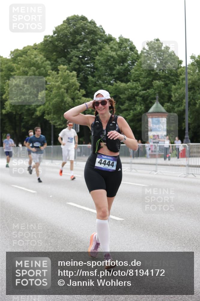 29.06.2025 - hella hamburg halbmarathon Jannik Wohlers http://msf.ph/oto/8194172 29.06.2025 10:24:29 Lombardsbrücke 1740, 2108, 2249, 3099, 4008, 4010, 4444, 5126, 9573, 11400, 11816, 11817, 14898, 15124, 15942, 17185, 17535, 17954, 18194, 18198 meine-sportfotos.de