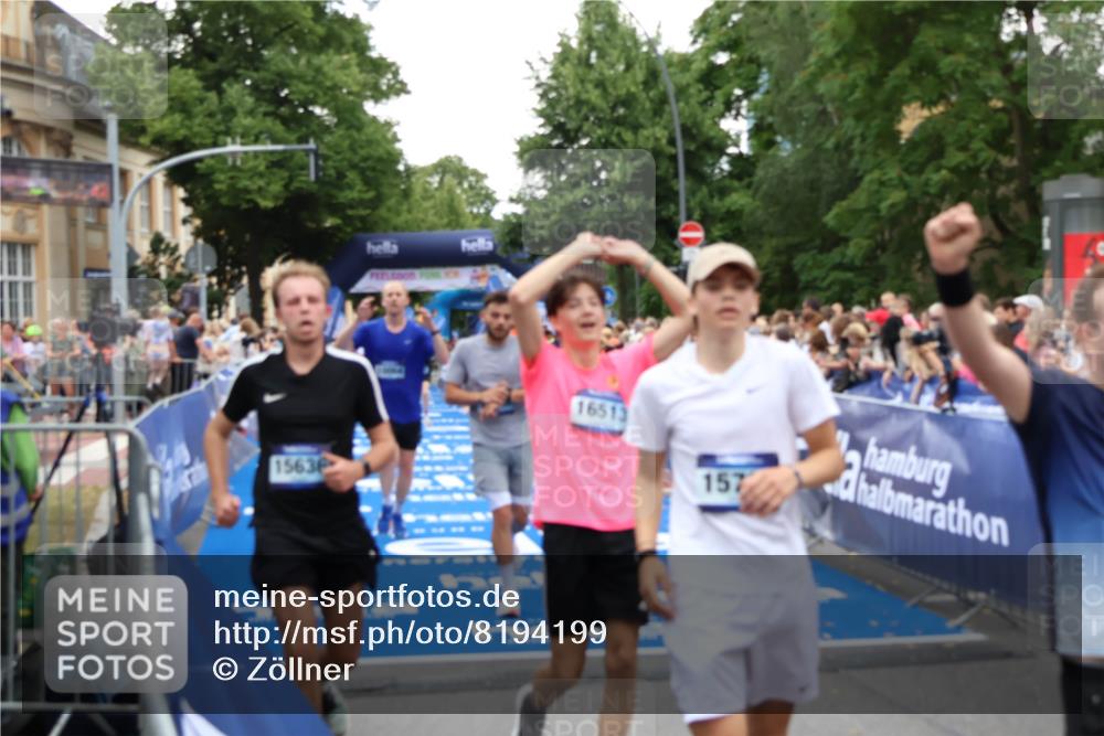 29.06.2025 - hella hamburg halbmarathon Zöllner http://msf.ph/oto/8194199 29.06.2025 10:45:24 Ziel 1697, 2188, 2367, 2470, 3186, 5706, 9105, 10064, 11469, 14703, 15563, 15741, 17499, 18407 meine-sportfotos.de