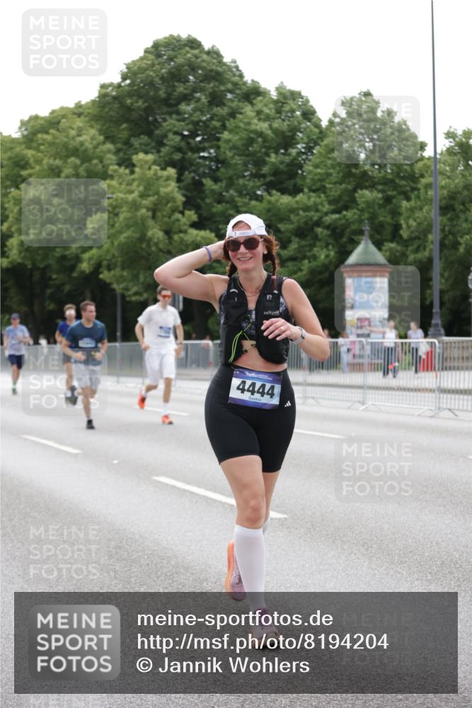 29.06.2025 - hella hamburg halbmarathon Jannik Wohlers http://msf.ph/oto/8194204 29.06.2025 10:24:29 Lombardsbrücke 1740, 2108, 2249, 3099, 4008, 4010, 4444, 5126, 9573, 11400, 11816, 11817, 14898, 15124, 15942, 17185, 17535, 17954, 18194, 18198 meine-sportfotos.de
