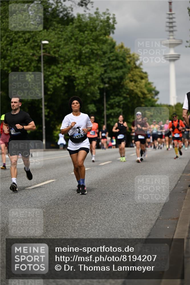29.06.2025 - hella hamburg halbmarathon Dr. Thomas Lammeyer http://msf.ph/oto/8194207 29.06.2025 10:11:20 Kennedybrücke 4502, 5287, 5807, 5845, 5926, 6517, 7503, 10283, 10700, 10703, 11114, 11394 meine-sportfotos.de