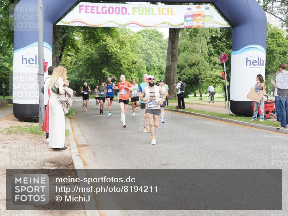 29.06.2025 - hella hamburg halbmarathon MichiJ http://msf.ph/oto/8194211 29.06.2025 10:20:19 Zwischen KM18-KM19 3201, 7055, 9381, 16508, 18235 meine-sportfotos.de