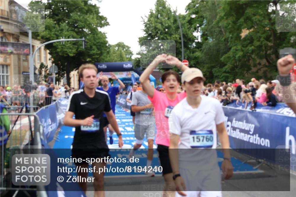 29.06.2025 - hella hamburg halbmarathon Zöllner http://msf.ph/oto/8194240 29.06.2025 10:45:24 Ziel 1697, 2188, 2367, 2470, 3186, 5706, 9105, 10064, 11469, 14703, 15563, 15741, 17499, 18407 meine-sportfotos.de
