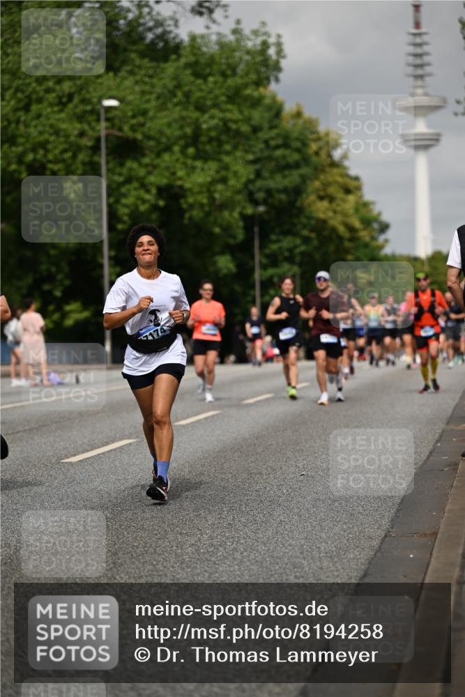 29.06.2025 - hella hamburg halbmarathon Dr. Thomas Lammeyer http://msf.ph/oto/8194258 29.06.2025 10:11:21 Kennedybrücke 4502, 5287, 5807, 5845, 5926, 6517, 7503, 8585, 10283, 10700, 10703, 11114, 11394 meine-sportfotos.de