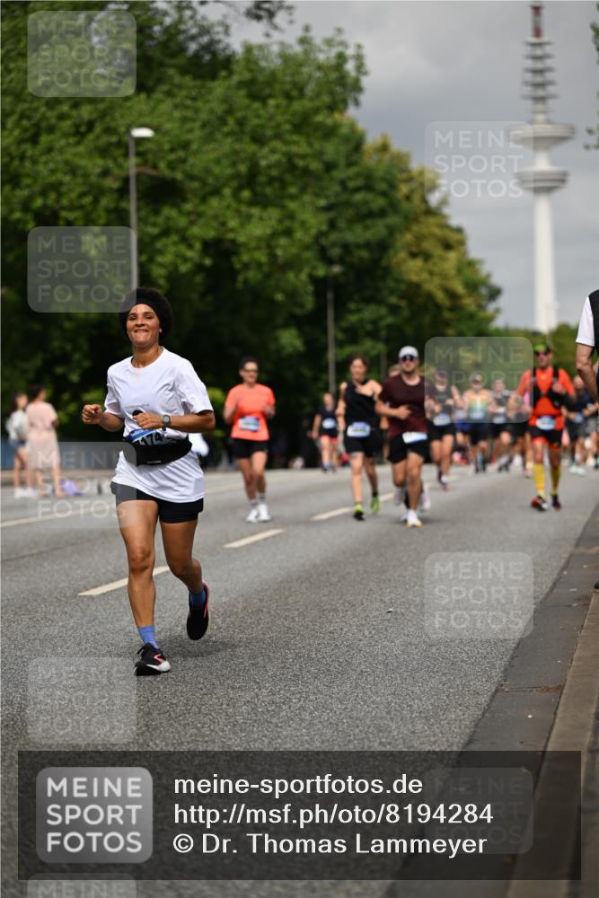 29.06.2025 - hella hamburg halbmarathon Dr. Thomas Lammeyer http://msf.ph/oto/8194284 29.06.2025 10:11:21 Kennedybrücke 4502, 5287, 5807, 5845, 5926, 6517, 7503, 8585, 10283, 10700, 10703, 11114, 11394 meine-sportfotos.de