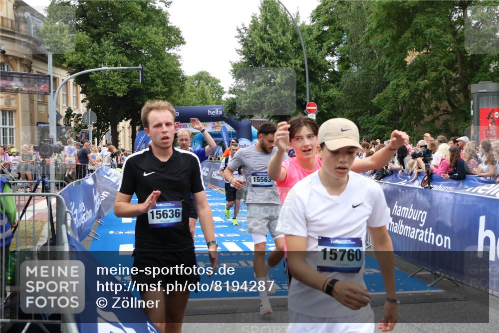 29.06.2025 - hella hamburg halbmarathon Zöllner http://msf.ph/oto/8194287 29.06.2025 10:45:24 Ziel 1697, 2188, 2367, 2470, 3186, 5706, 9105, 10064, 11469, 14703, 15563, 15741, 17499, 18407 meine-sportfotos.de