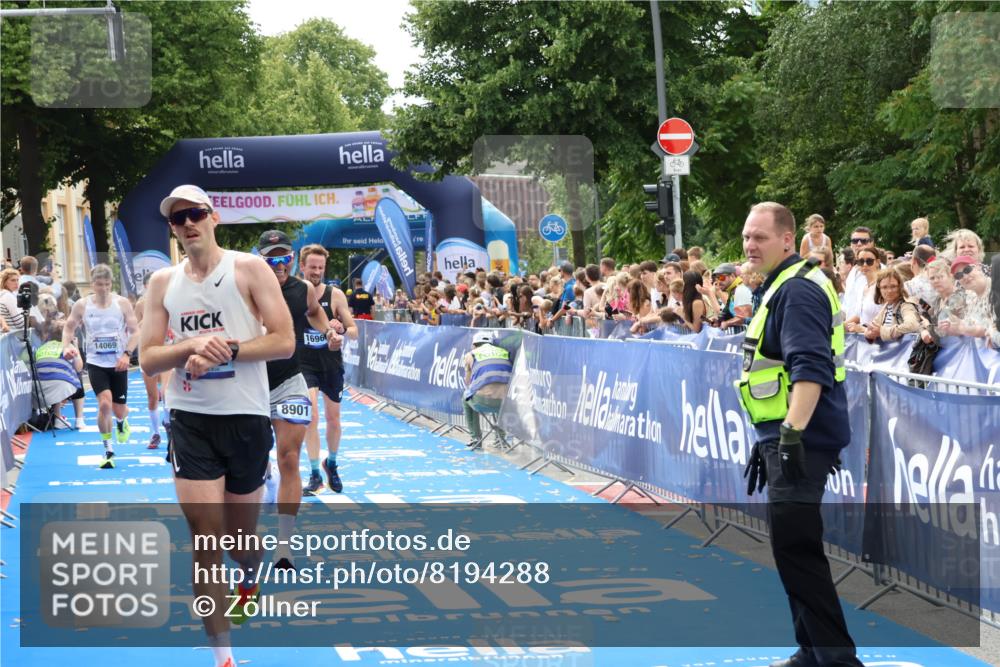 29.06.2025 - hella hamburg halbmarathon Zöllner http://msf.ph/oto/8194288 29.06.2025 10:35:10 Ziel 4740, 7628, 7972, 8901, 11559, 14069, 16963, 16964, 17022 meine-sportfotos.de