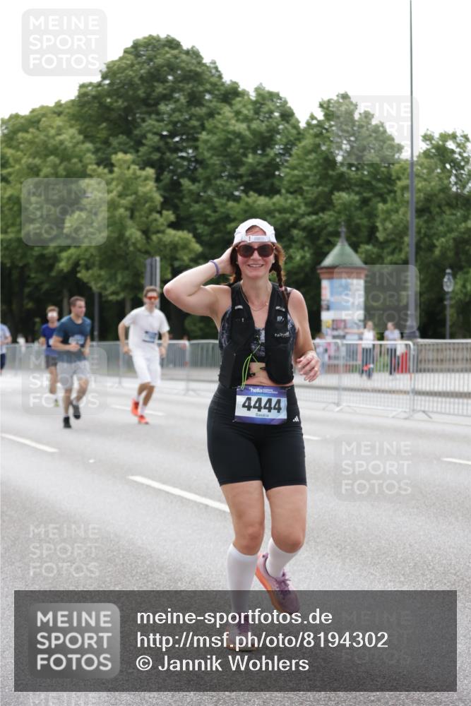 29.06.2025 - hella hamburg halbmarathon Jannik Wohlers http://msf.ph/oto/8194302 29.06.2025 10:24:29 Lombardsbrücke 1740, 2108, 2249, 3099, 4008, 4010, 4444, 5126, 9573, 11400, 11816, 11817, 14898, 15124, 15942, 17185, 17535, 17954, 18194, 18198 meine-sportfotos.de