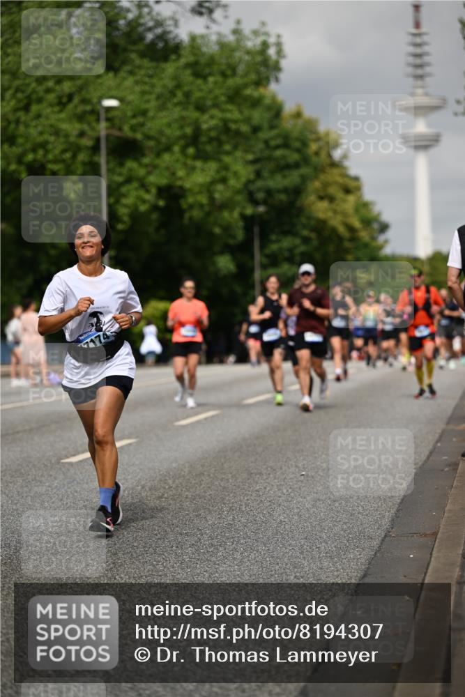 29.06.2025 - hella hamburg halbmarathon Dr. Thomas Lammeyer http://msf.ph/oto/8194307 29.06.2025 10:11:22 Kennedybrücke 4262, 4502, 5287, 5807, 5845, 5926, 6517, 6833, 7503, 8585, 10283, 10700, 10703, 11114, 11394 meine-sportfotos.de