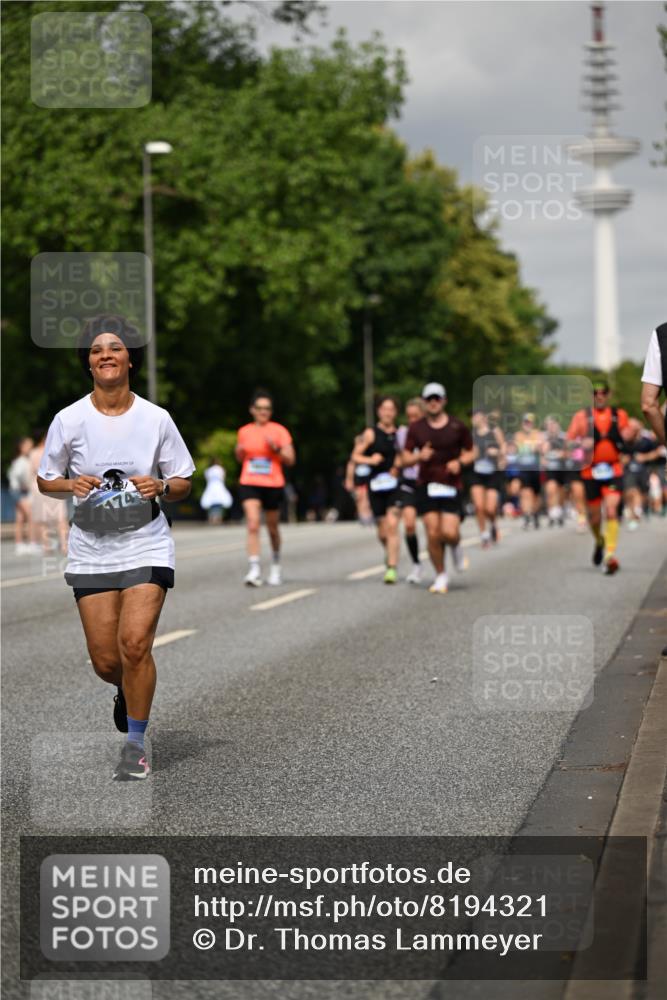 29.06.2025 - hella hamburg halbmarathon Dr. Thomas Lammeyer http://msf.ph/oto/8194321 29.06.2025 10:11:22 Kennedybrücke 4262, 4502, 5287, 5807, 5845, 5926, 6517, 6833, 7503, 8585, 10283, 10700, 10703, 11114, 11394 meine-sportfotos.de