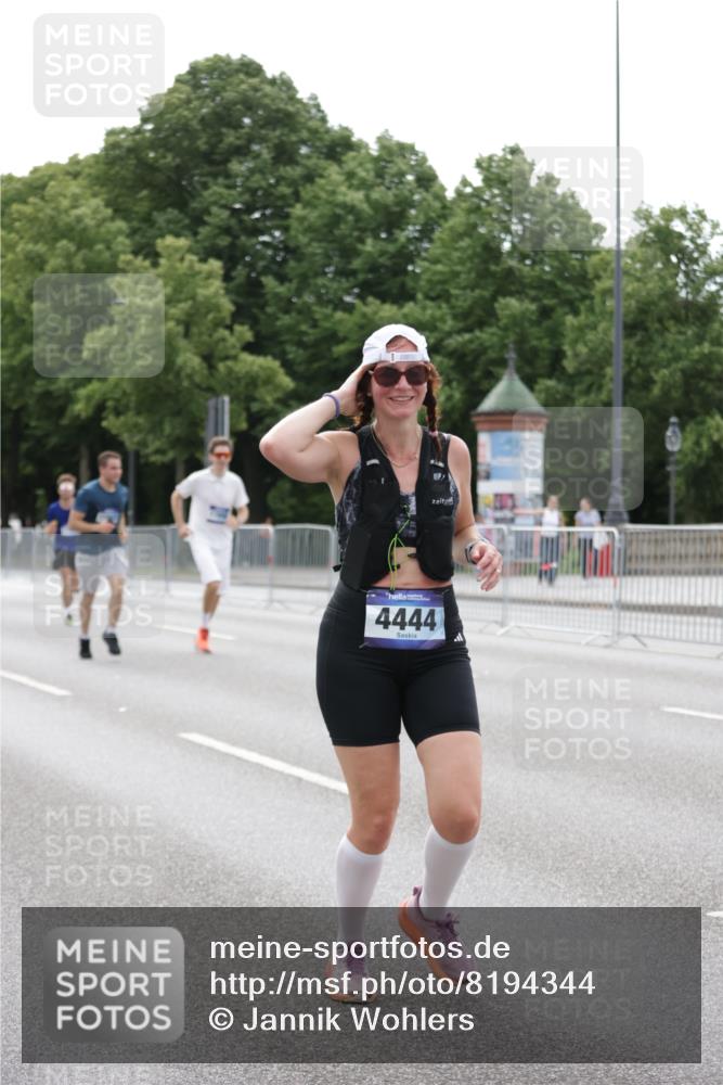29.06.2025 - hella hamburg halbmarathon Jannik Wohlers http://msf.ph/oto/8194344 29.06.2025 10:24:29 Lombardsbrücke 1740, 2108, 2249, 3099, 4008, 4010, 4444, 5126, 9573, 11400, 11816, 11817, 14898, 15124, 15942, 17185, 17535, 17954, 18194, 18198 meine-sportfotos.de