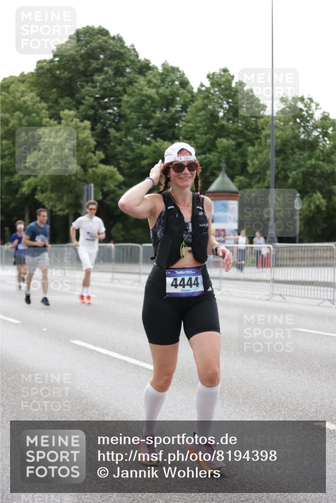 29.06.2025 - hella hamburg halbmarathon Jannik Wohlers http://msf.ph/oto/8194398 29.06.2025 10:24:29 Lombardsbrücke 1740, 2108, 2249, 3099, 4008, 4010, 4444, 5126, 9573, 11400, 11816, 11817, 14898, 15124, 15942, 17185, 17535, 17954, 18194, 18198 meine-sportfotos.de