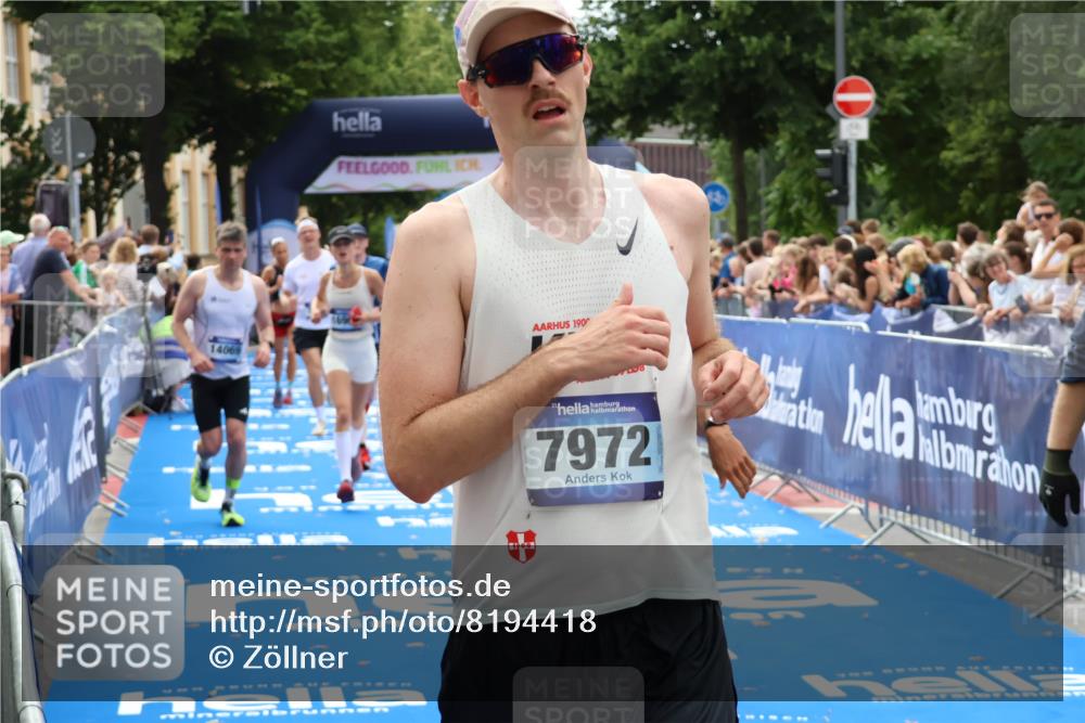 29.06.2025 - hella hamburg halbmarathon Zöllner http://msf.ph/oto/8194418 29.06.2025 10:35:11 Ziel 4740, 7628, 7972, 8901, 11559, 14069, 16963, 16964, 17022 meine-sportfotos.de