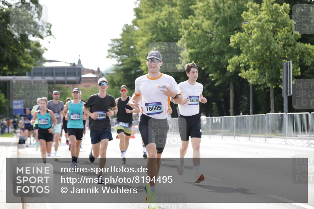 29.06.2025 - hella hamburg halbmarathon Jannik Wohlers http://msf.ph/oto/8194495 29.06.2025 09:46:18 Lombardsbrücke 1344, 1889, 2243, 4477, 4944, 5048, 5152, 6683, 7466, 7628, 8312, 10298, 10477, 10927, 11304, 11661, 12447, 12899, 12987, 13199, 13493, 13494, 13961, 14310, 14450, 15902, 16243, 16505, 16619, 16811, 16957, 17137, 17751, 18026, 18277, 18600, 18824 meine-sportfotos.de
