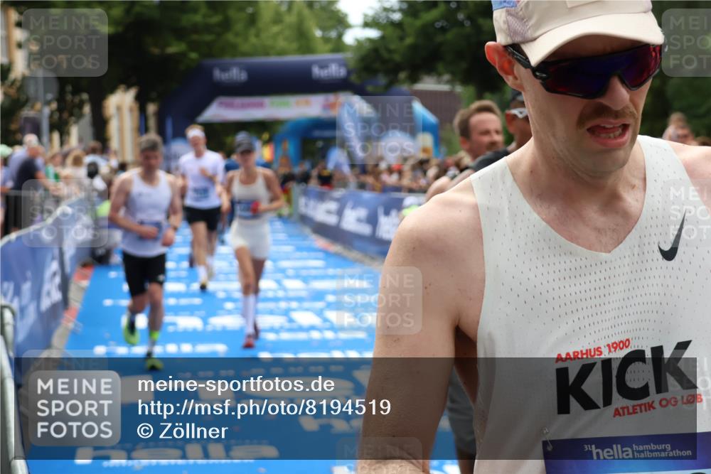 29.06.2025 - hella hamburg halbmarathon Zöllner http://msf.ph/oto/8194519 29.06.2025 10:35:12 Ziel 4740, 7628, 8901, 11559, 14069, 15415, 16963, 16964, 17022 meine-sportfotos.de