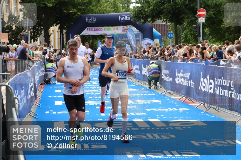 29.06.2025 - hella hamburg halbmarathon Zöllner http://msf.ph/oto/8194566 29.06.2025 10:35:13 Ziel 4740, 7628, 11559, 14069, 15415, 16963, 16964, 17022 meine-sportfotos.de
