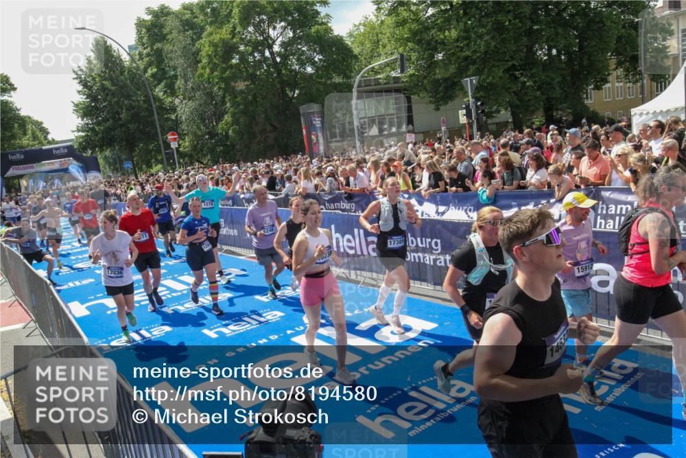 29.06.2025 - hella hamburg halbmarathon Michael Strokosch http://msf.ph/oto/8194580 29.06.2025 11:35:00 Ziel 1078, 3230, 3239, 3311, 4624, 5246, 5822, 6861, 11440, 11697, 12236, 12901, 13111, 13113, 14632, 15676, 15677, 15912, 15951, 15957, 16238, 16570, 16571, 17135, 17389, 17883 meine-sportfotos.de