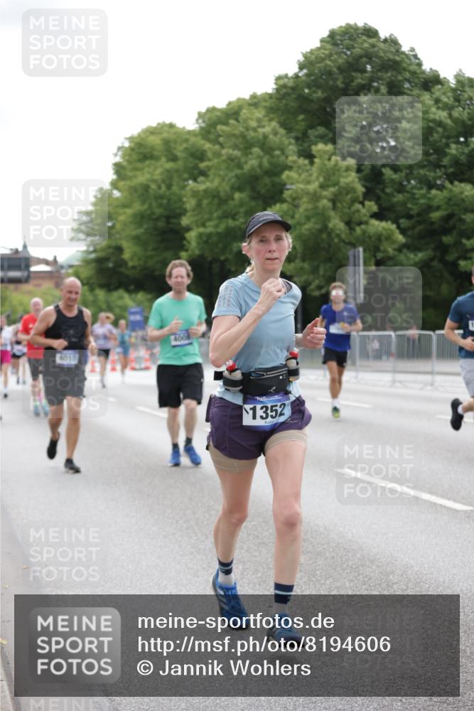 29.06.2025 - hella hamburg halbmarathon Jannik Wohlers http://msf.ph/oto/8194606 29.06.2025 10:24:32 Lombardsbrücke 1740, 2108, 2249, 4008, 4010, 4444, 5126, 7778, 9573, 11400, 11816, 11817, 14649, 14898, 15124, 15153, 15942, 17185, 17535, 17954, 18194, 18198 meine-sportfotos.de