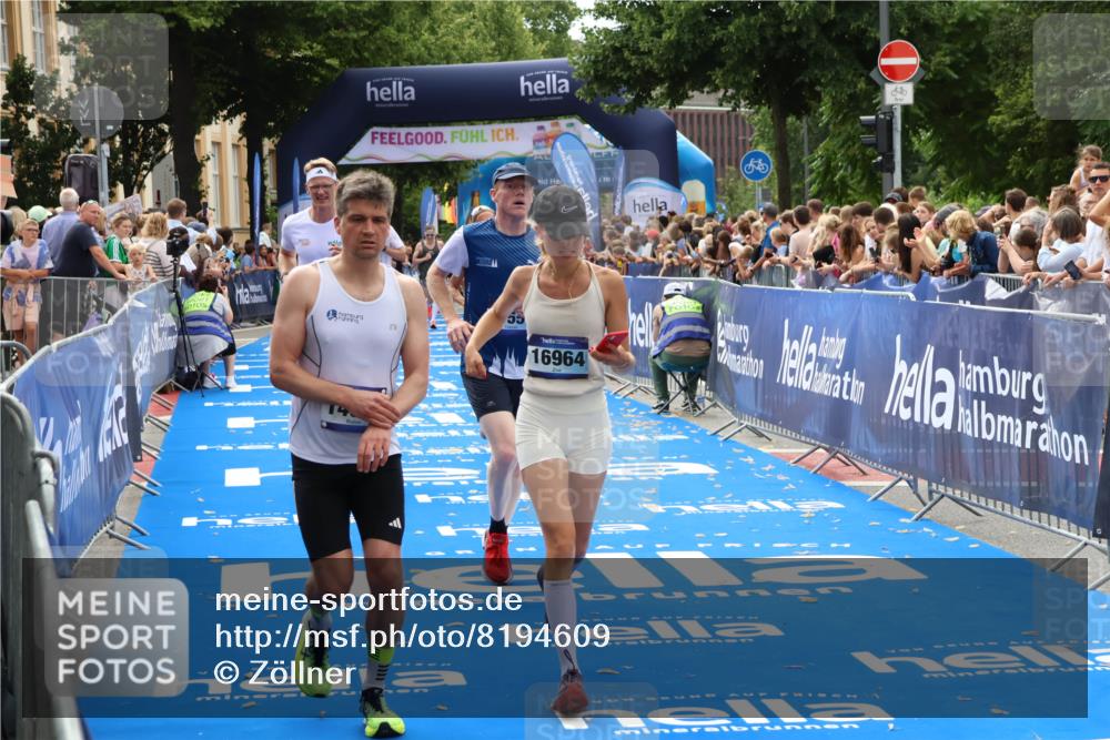 29.06.2025 - hella hamburg halbmarathon Zöllner http://msf.ph/oto/8194609 29.06.2025 10:35:14 Ziel 4740, 7628, 11559, 12514, 14069, 15415, 16964, 17022 meine-sportfotos.de