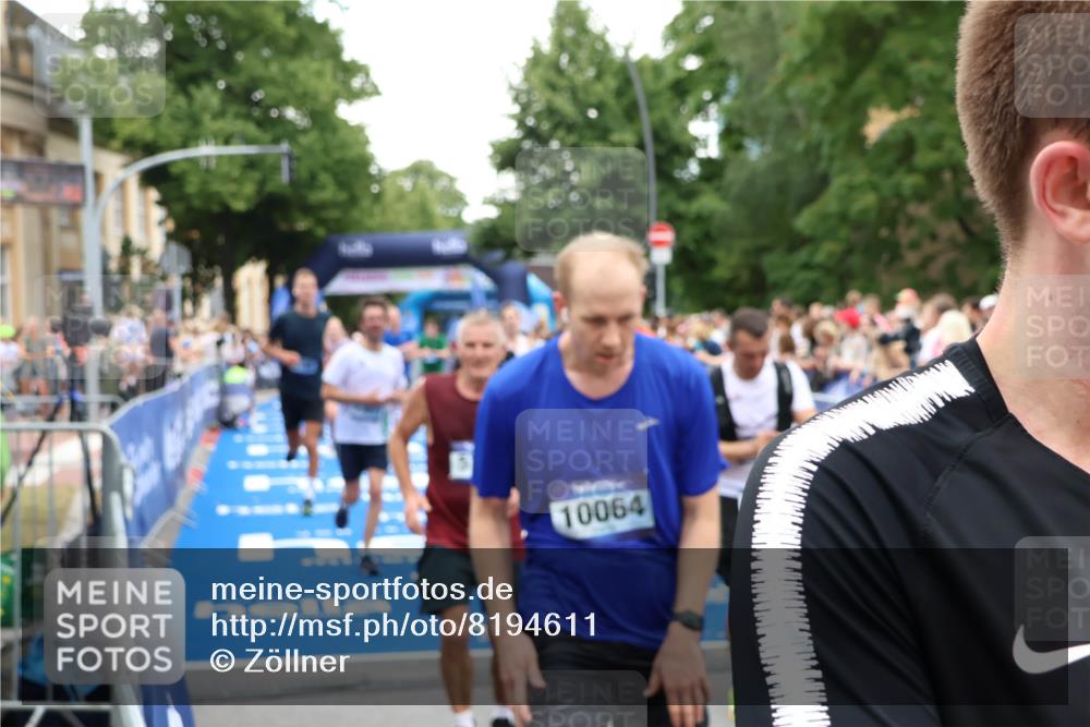 29.06.2025 - hella hamburg halbmarathon Zöllner http://msf.ph/oto/8194611 29.06.2025 10:45:28 Ziel 1697, 2367, 2470, 3186, 5706, 9105, 11469, 12277, 12643, 14703, 16725, 17499, 18407, 18638 meine-sportfotos.de