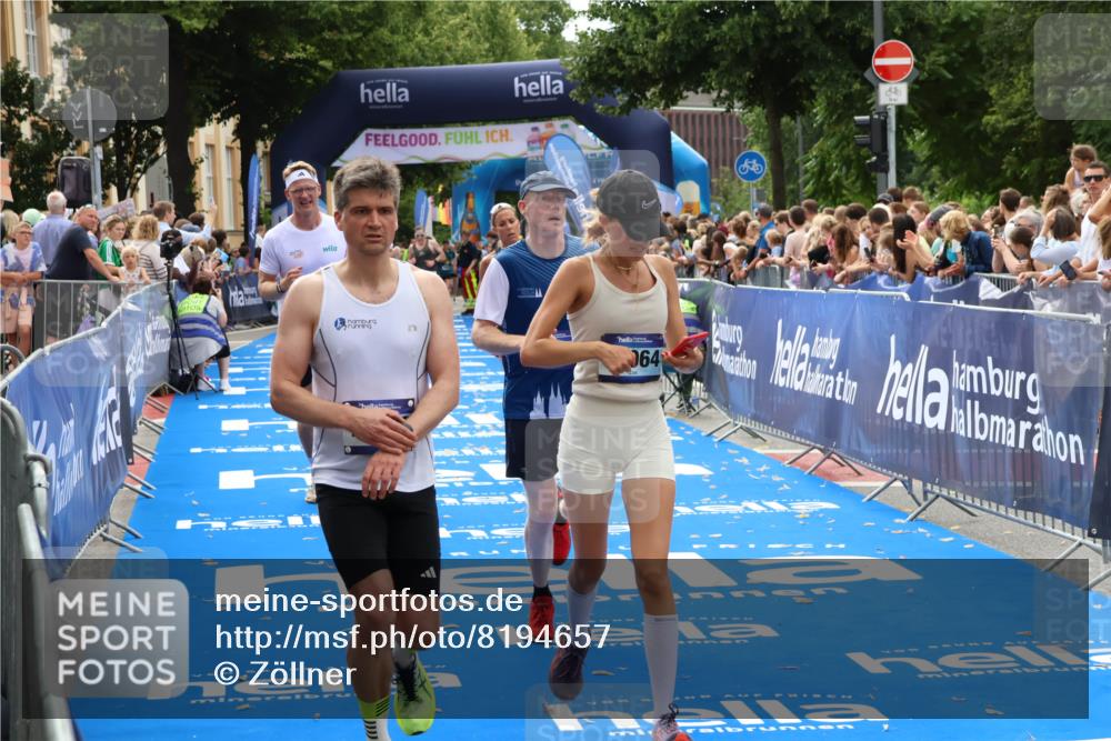 29.06.2025 - hella hamburg halbmarathon Zöllner http://msf.ph/oto/8194657 29.06.2025 10:35:14 Ziel 4740, 7628, 11559, 12514, 14069, 15415, 16964, 17022 meine-sportfotos.de