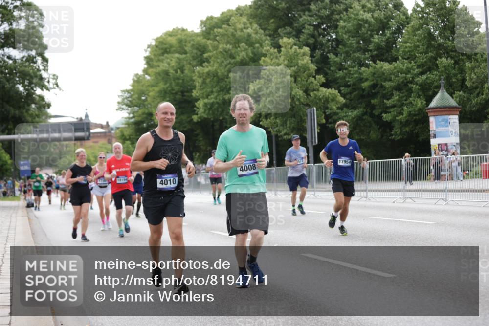 29.06.2025 - hella hamburg halbmarathon Jannik Wohlers http://msf.ph/oto/8194711 29.06.2025 10:24:33 Lombardsbrücke 1740, 2000, 2108, 2249, 4008, 4010, 4444, 5126, 7778, 9573, 11400, 14649, 14898, 15124, 15153, 15942, 17185, 17535, 17954, 18194, 18198 meine-sportfotos.de