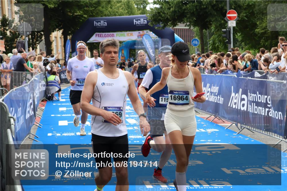 29.06.2025 - hella hamburg halbmarathon Zöllner http://msf.ph/oto/8194714 29.06.2025 10:35:14 Ziel 4740, 7628, 11559, 12514, 14069, 15415, 16964, 17022 meine-sportfotos.de