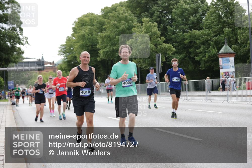 29.06.2025 - hella hamburg halbmarathon Jannik Wohlers http://msf.ph/oto/8194727 29.06.2025 10:24:33 Lombardsbrücke 1740, 2000, 2108, 2249, 4008, 4010, 4444, 5126, 7778, 9573, 11400, 14649, 14898, 15124, 15153, 15942, 17185, 17535, 17954, 18194, 18198 meine-sportfotos.de