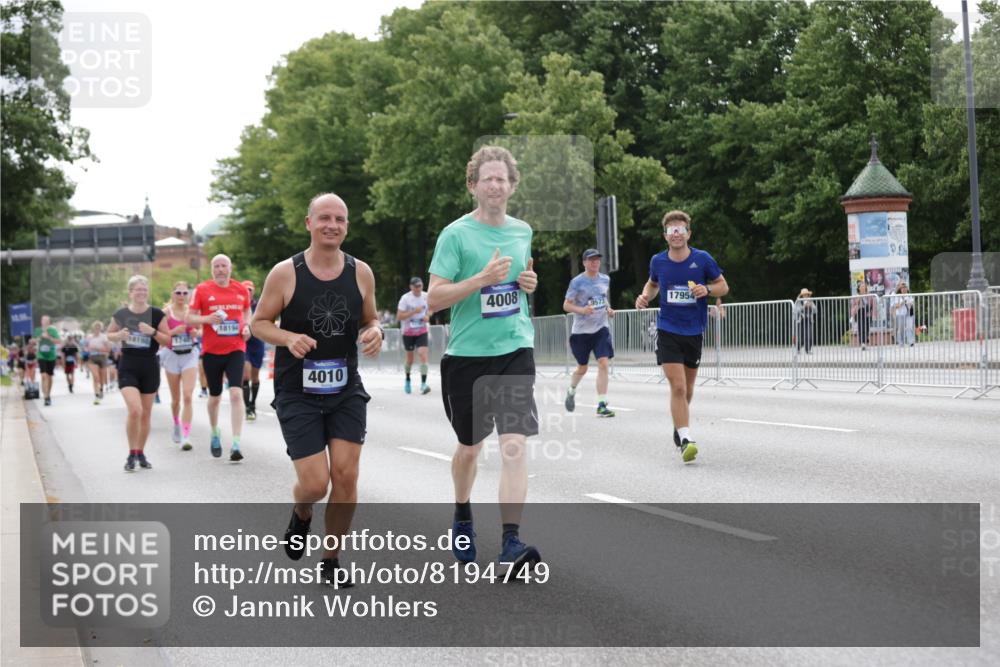 29.06.2025 - hella hamburg halbmarathon Jannik Wohlers http://msf.ph/oto/8194749 29.06.2025 10:24:33 Lombardsbrücke 1740, 2000, 2108, 2249, 4008, 4010, 4444, 5126, 7778, 9573, 11400, 14649, 14898, 15124, 15153, 15942, 17185, 17535, 17954, 18194, 18198 meine-sportfotos.de