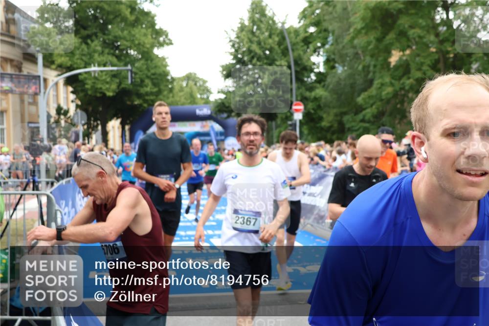 29.06.2025 - hella hamburg halbmarathon Zöllner http://msf.ph/oto/8194756 29.06.2025 10:45:29 Ziel 1697, 2367, 2470, 3186, 11469, 12277, 12643, 14703, 16725, 17499, 18407, 18638 meine-sportfotos.de