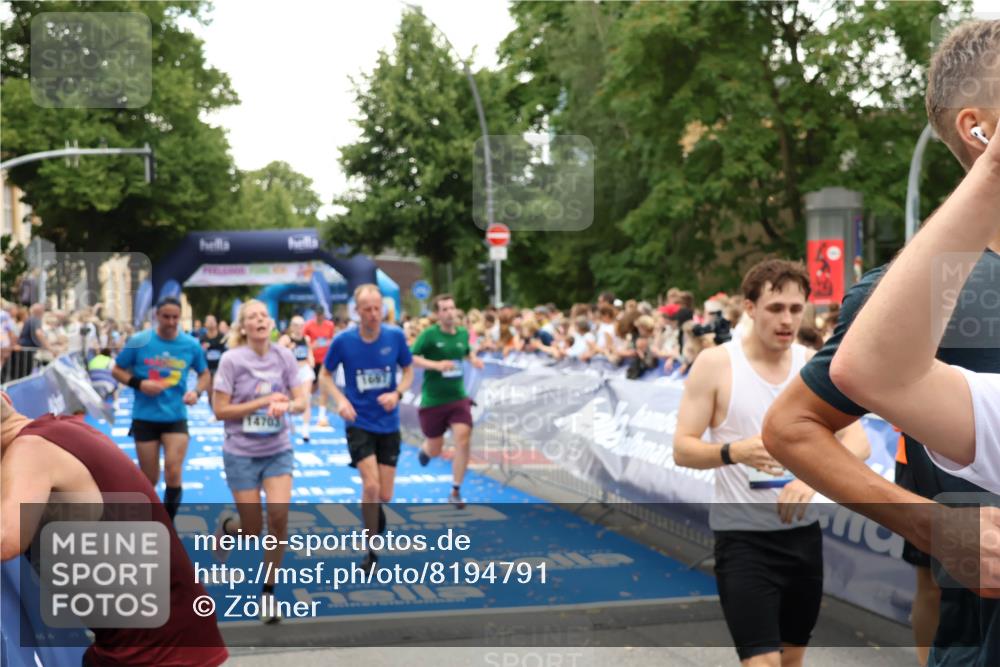 29.06.2025 - hella hamburg halbmarathon Zöllner http://msf.ph/oto/8194791 29.06.2025 10:45:31 Ziel 1697, 2415, 6831, 12277, 12643, 14062, 14703, 16725, 18407, 18638 meine-sportfotos.de
