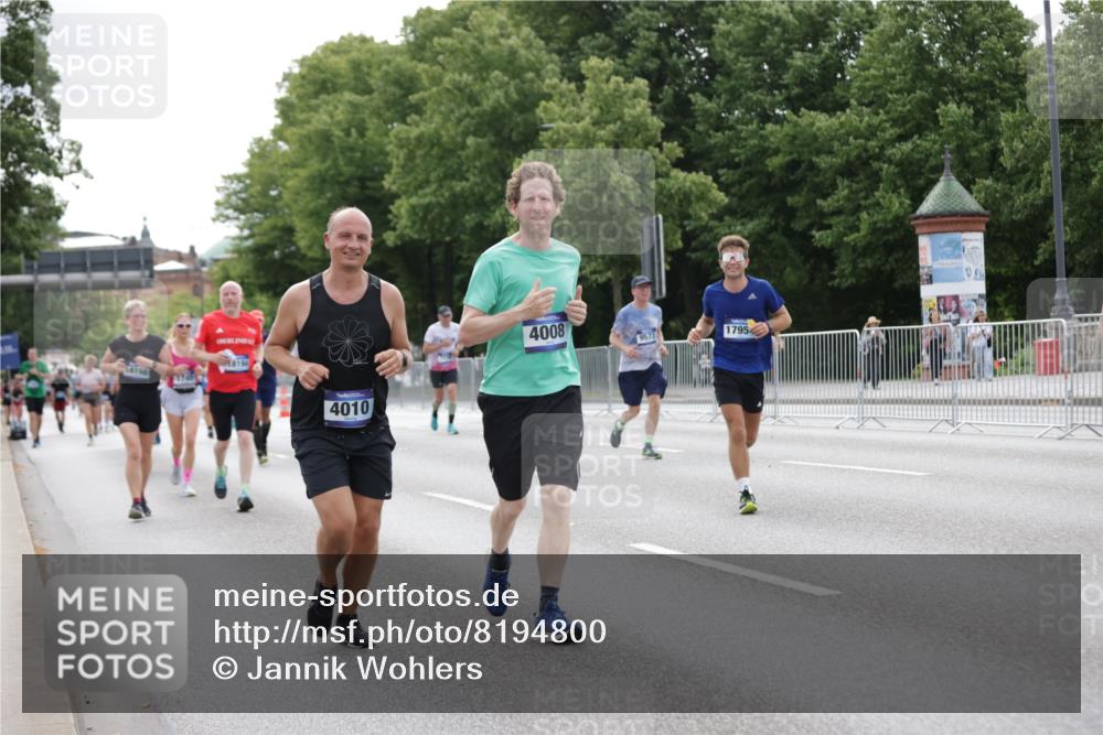 29.06.2025 - hella hamburg halbmarathon Jannik Wohlers http://msf.ph/oto/8194800 29.06.2025 10:24:33 Lombardsbrücke 1740, 2000, 2108, 2249, 4008, 4010, 4444, 5126, 7778, 9573, 11400, 14649, 14898, 15124, 15153, 15942, 17185, 17535, 17954, 18194, 18198 meine-sportfotos.de