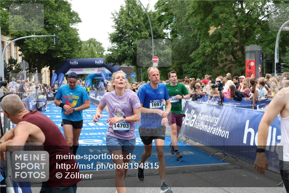 29.06.2025 - hella hamburg halbmarathon Zöllner http://msf.ph/oto/8194815 29.06.2025 10:45:32 Ziel 1697, 2138, 2415, 6831, 8374, 12277, 12643, 14062, 14703, 16725, 18407, 18638 meine-sportfotos.de