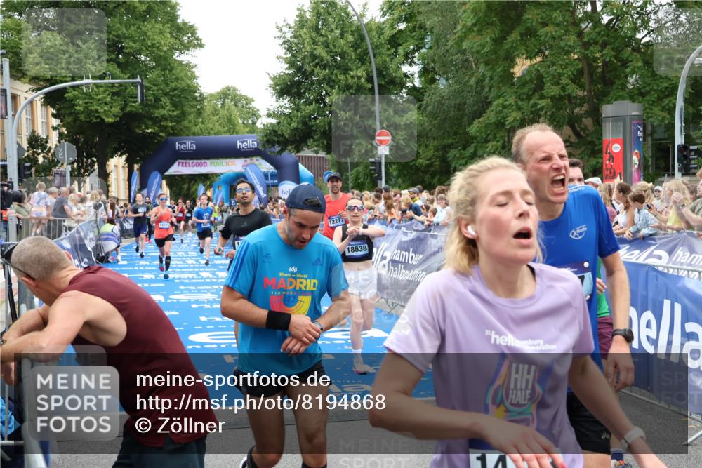 29.06.2025 - hella hamburg halbmarathon Zöllner http://msf.ph/oto/8194868 29.06.2025 10:45:33 Ziel 2138, 2415, 5623, 6831, 8374, 12277, 12643, 14062, 16725, 18407, 18638 meine-sportfotos.de