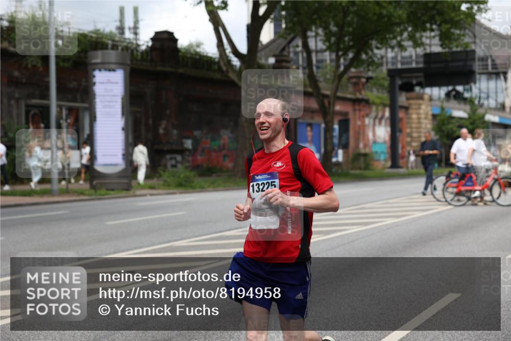 29.06.2025 - hella hamburg halbmarathon Yannick Fuchs http://msf.ph/oto/8194958 29.06.2025 10:44:13 20KM 1216, 1321, 2020, 2234, 2788, 3296, 3414, 3543, 3852, 3947, 4247, 4933, 5447, 5894, 6125, 6282, 8153, 8313, 8454, 8576, 8657, 8689, 8813, 8899, 8921, 9031, 9303, 9551, 10480, 10750, 11339, 11975, 12203, 12235, 12527, 12733, 13159, 13225, 13282, 13463, 13609, 13758, 13812, 14562, 14794, 15620, 15966, 16000, 16242, 16403, 16732, 16887, 17001, 17282, 17319, 18228, 18229, 18451, 18499, 18884 meine-sportfotos.de