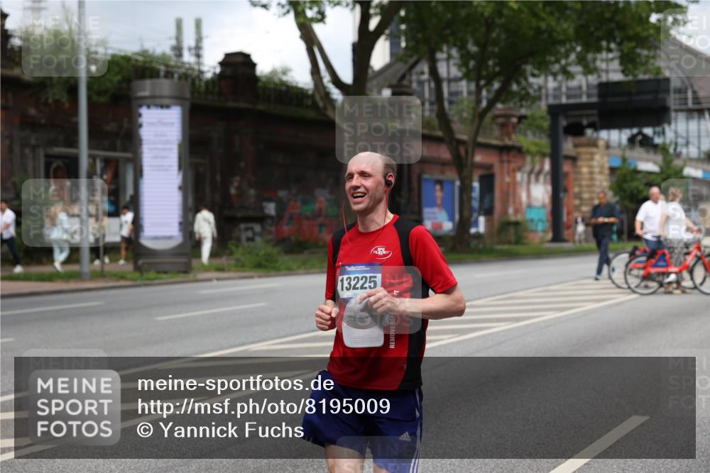 29.06.2025 - hella hamburg halbmarathon Yannick Fuchs http://msf.ph/oto/8195009 29.06.2025 10:44:13 20KM 1216, 1321, 2020, 2234, 2788, 3296, 3414, 3543, 3852, 3947, 4247, 4933, 5447, 5894, 6125, 6282, 8153, 8313, 8454, 8576, 8657, 8689, 8813, 8899, 8921, 9031, 9303, 9551, 10480, 10750, 11339, 11975, 12203, 12235, 12527, 12733, 13159, 13225, 13282, 13463, 13609, 13758, 13812, 14562, 14794, 15620, 15966, 16000, 16242, 16403, 16732, 16887, 17001, 17282, 17319, 18228, 18229, 18451, 18499, 18884 meine-sportfotos.de