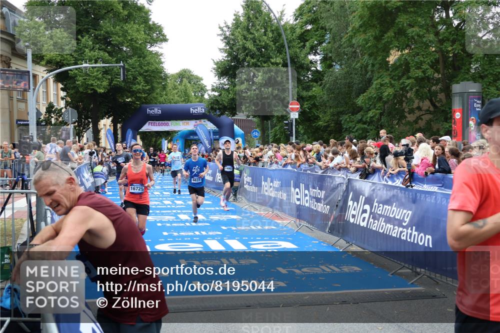 29.06.2025 - hella hamburg halbmarathon Zöllner http://msf.ph/oto/8195044 29.06.2025 10:45:36 Ziel 2138, 2415, 5623, 6831, 8374, 8668, 11291, 11495, 12154, 14062, 15666, 16725, 18878 meine-sportfotos.de