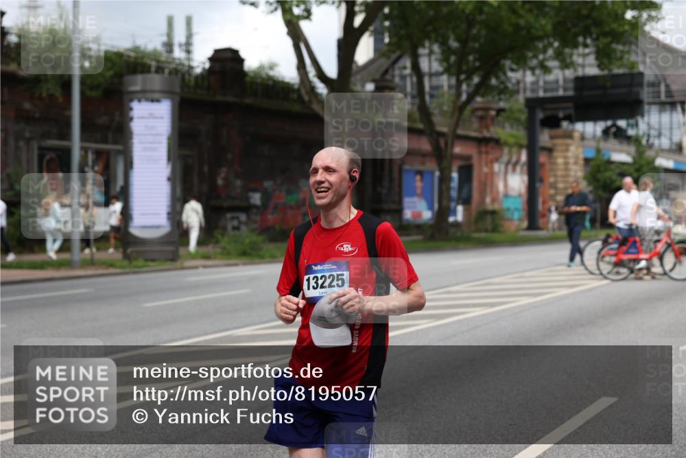 29.06.2025 - hella hamburg halbmarathon Yannick Fuchs http://msf.ph/oto/8195057 29.06.2025 10:44:13 20KM 1216, 1321, 2020, 2234, 2788, 3296, 3414, 3543, 3852, 3947, 4247, 4933, 5447, 5894, 6125, 6282, 8153, 8313, 8454, 8576, 8657, 8689, 8813, 8899, 8921, 9031, 9303, 9551, 10480, 10750, 11339, 11975, 12203, 12235, 12527, 12733, 13159, 13225, 13282, 13463, 13609, 13758, 13812, 14562, 14794, 15620, 15966, 16000, 16242, 16403, 16732, 16887, 17001, 17282, 17319, 18228, 18229, 18451, 18499, 18884 meine-sportfotos.de