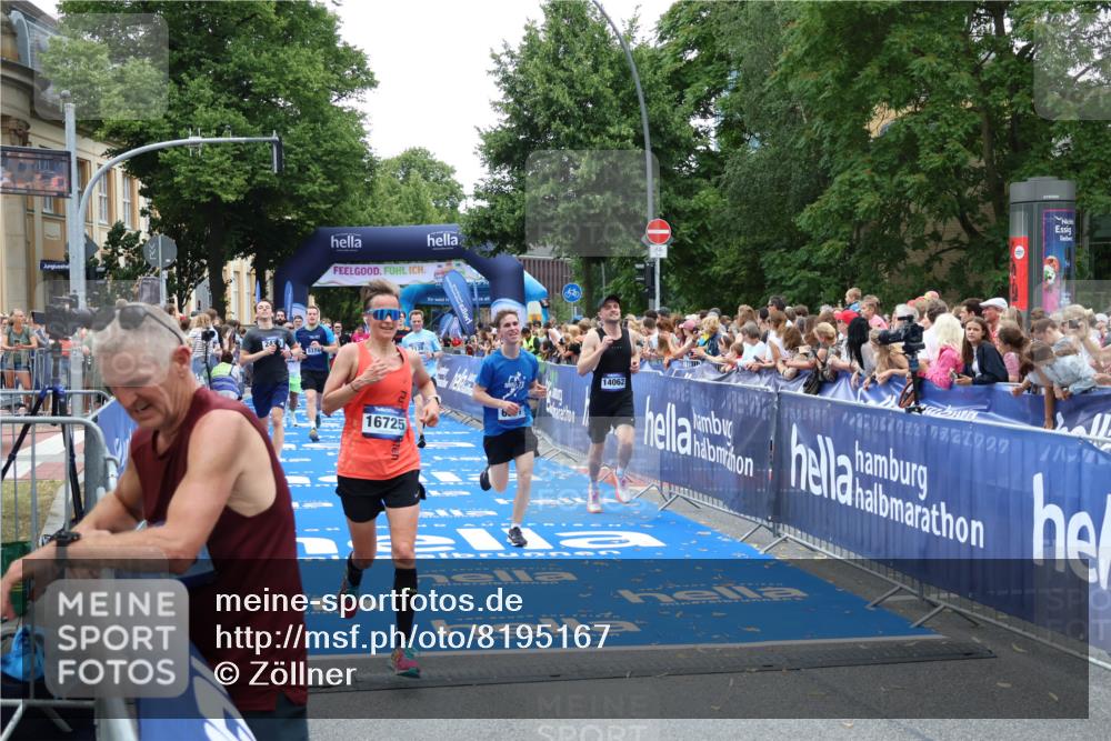 29.06.2025 - hella hamburg halbmarathon Zöllner http://msf.ph/oto/8195167 29.06.2025 10:45:37 Ziel 2138, 2415, 5623, 6831, 8374, 8668, 11291, 11495, 12154, 14062, 15666, 16725, 18862, 18878 meine-sportfotos.de