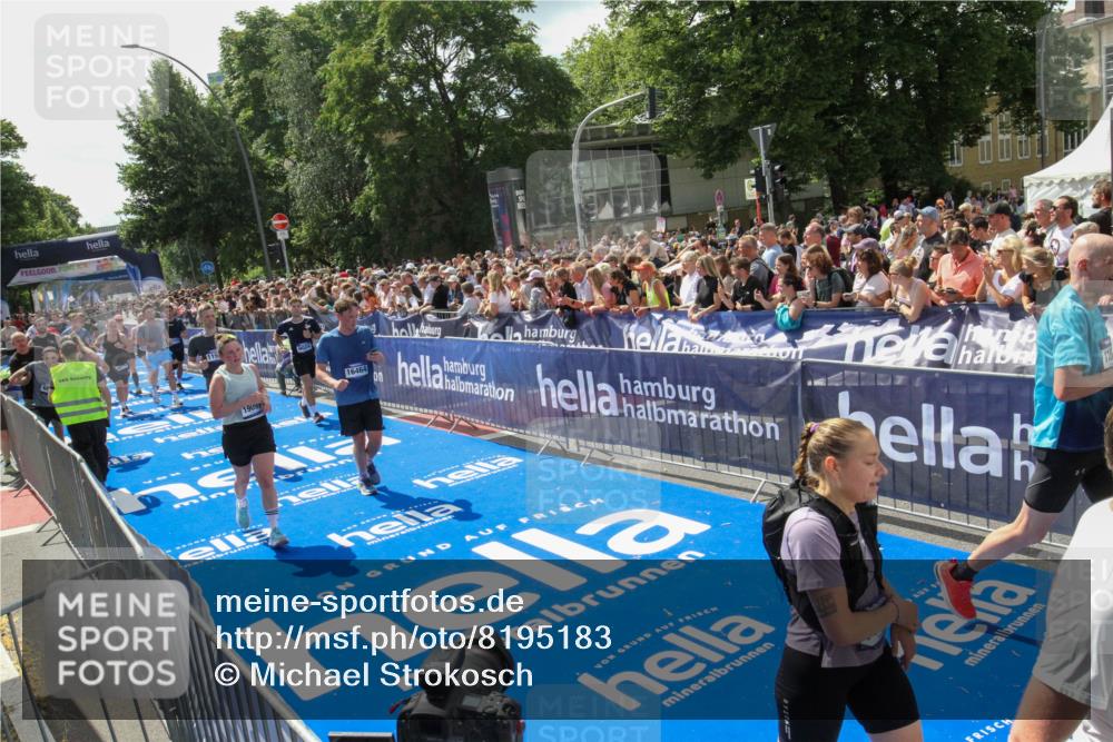 29.06.2025 - hella hamburg halbmarathon Michael Strokosch http://msf.ph/oto/8195183 29.06.2025 11:35:11 Ziel 4970, 6359, 7018, 7148, 9034, 9288, 10159, 11587, 11642, 11825, 11979, 15475, 15572, 15841, 16464, 17553, 18012, 18087, 18709, 19099 meine-sportfotos.de