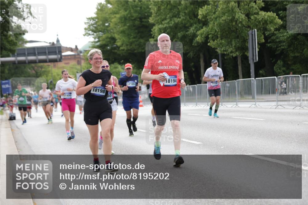 29.06.2025 - hella hamburg halbmarathon Jannik Wohlers http://msf.ph/oto/8195202 29.06.2025 10:24:35 Lombardsbrücke 1740, 2000, 2108, 2249, 4008, 4010, 4444, 5126, 7778, 8083, 9573, 11400, 11921, 14649, 14898, 15124, 15153, 15679, 15942, 17185, 17954, 18194, 18198 meine-sportfotos.de