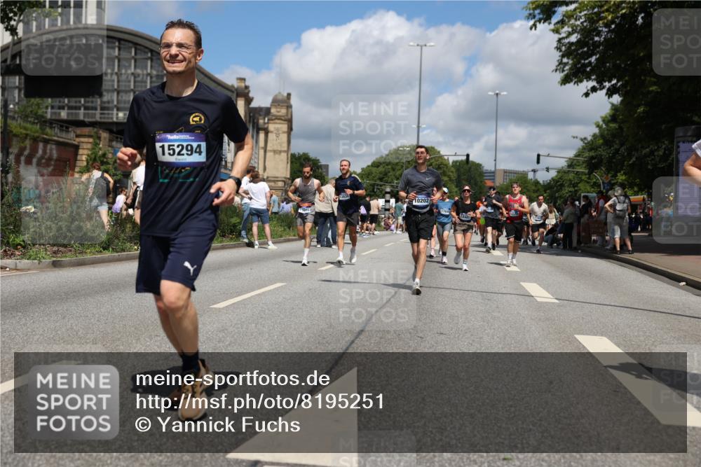 29.06.2025 - hella hamburg halbmarathon Yannick Fuchs http://msf.ph/oto/8195251 29.06.2025 11:39:27 20KM 1003, 1075, 1481, 1586, 2109, 2858, 2974, 3216, 3344, 3398, 3828, 4234, 4325, 4857, 5156, 5549, 5654, 5684, 6076, 6124, 6161, 7108, 7429, 7513, 7585, 7868, 8056, 8107, 8811, 10119, 10202, 10407, 11175, 11332, 11546, 11728, 12022, 12152, 12419, 12654, 12745, 13644, 13773, 13806, 13830, 14005, 14134, 15294, 15543, 15876, 16512, 16552, 16632, 17122, 17196, 17288, 17541, 17695, 18300, 18782, 18946 meine-sportfotos.de