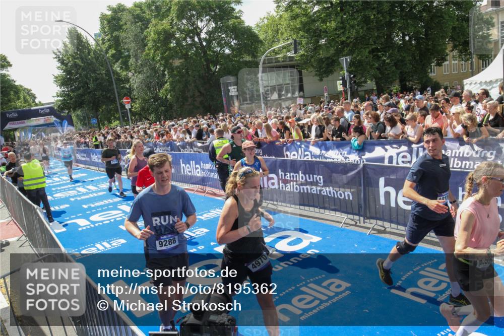 29.06.2025 - hella hamburg halbmarathon Michael Strokosch http://msf.ph/oto/8195362 29.06.2025 11:35:16 Ziel 4444, 4970, 5566, 5718, 6359, 7018, 7148, 7975, 9288, 10159, 15222, 15841, 18012, 18087, 18709 meine-sportfotos.de
