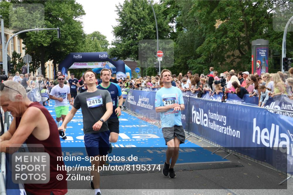 29.06.2025 - hella hamburg halbmarathon Zöllner http://msf.ph/oto/8195374 29.06.2025 10:45:41 Ziel 2138, 5623, 6071, 6711, 8374, 8668, 11291, 11495, 12154, 14764, 15666, 17674, 18862, 18878 meine-sportfotos.de