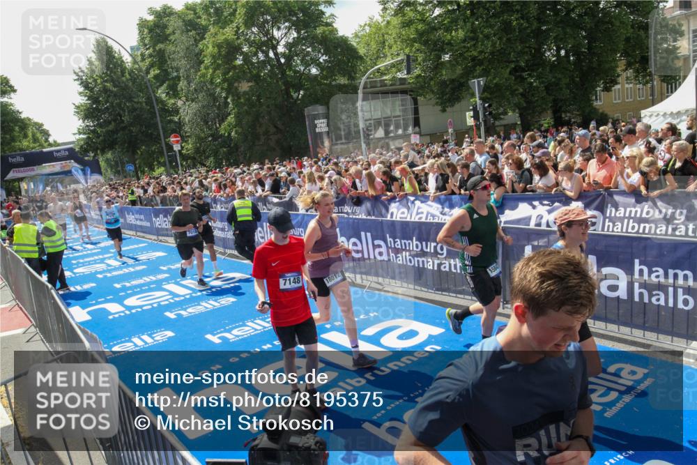 29.06.2025 - hella hamburg halbmarathon Michael Strokosch http://msf.ph/oto/8195375 29.06.2025 11:35:17 Ziel 4444, 4970, 5566, 5718, 7018, 7148, 7975, 9288, 10434, 15222, 15841, 18012, 18087, 18709 meine-sportfotos.de