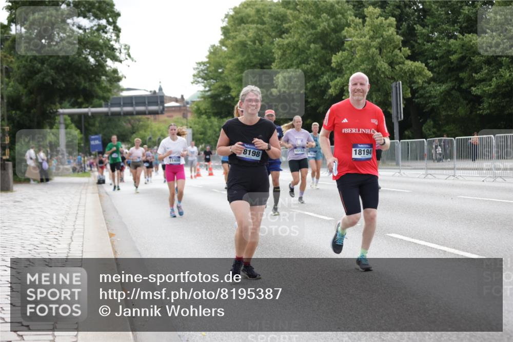 29.06.2025 - hella hamburg halbmarathon Jannik Wohlers http://msf.ph/oto/8195387 29.06.2025 10:24:36 Lombardsbrücke 1740, 2000, 2108, 2249, 3920, 4008, 4010, 4444, 5126, 7778, 8083, 9573, 11400, 11921, 14649, 15124, 15153, 15679, 15942, 17185, 17954, 18194, 18198 meine-sportfotos.de