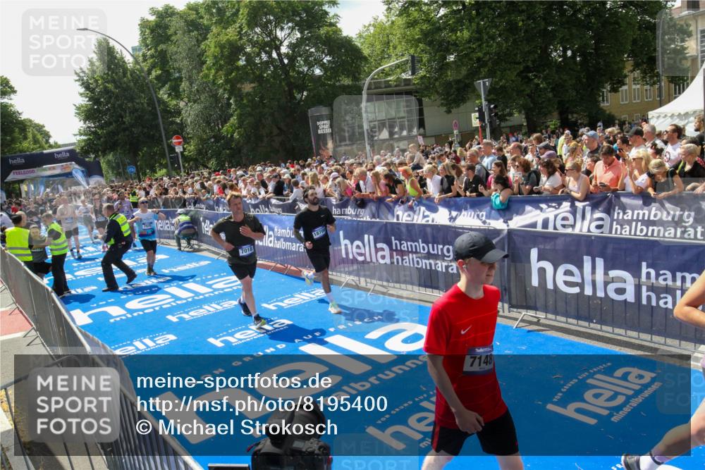 29.06.2025 - hella hamburg halbmarathon Michael Strokosch http://msf.ph/oto/8195400 29.06.2025 11:35:18 Ziel 4444, 5566, 5718, 7018, 7148, 7975, 10434, 13437, 15222, 15841, 18012, 18478, 18709 meine-sportfotos.de
